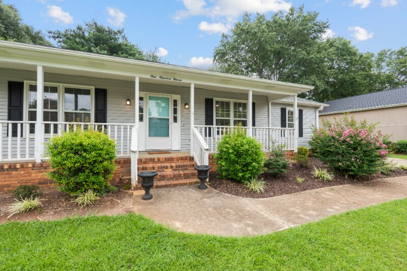 Building Photo - 111 Ticonderoga Dr