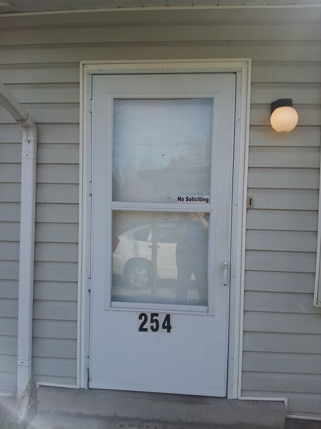 Building Photo - 254-258 E 200 S
