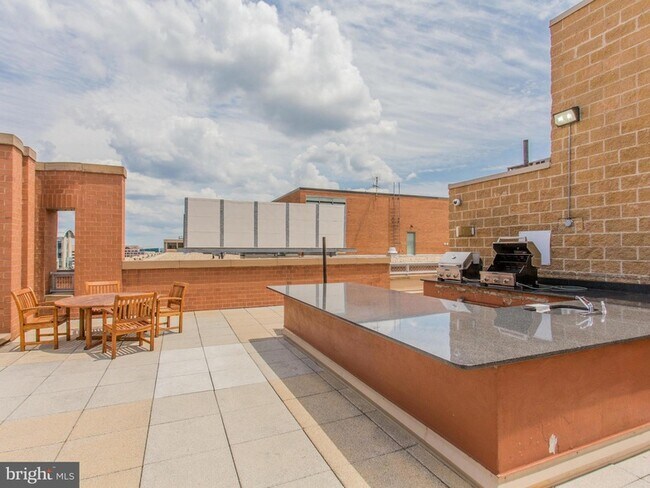 Building Photo - 616 E Street NW Unit 446