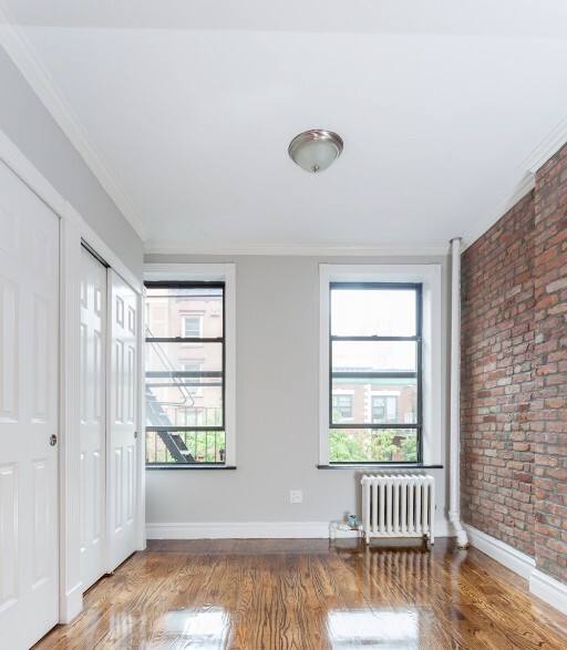 Building Photo - 380 E 10th St