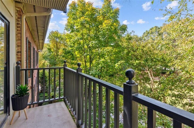 Building Photo - 27301 Plantation Dr NE