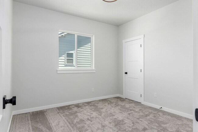 Building Photo - 6821 W Riverwood St