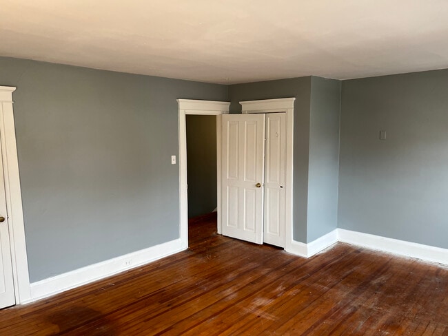 Building Photo - 544 King St