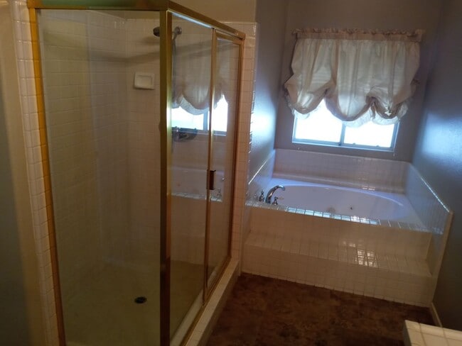 Building Photo - Osuna