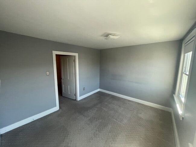 Building Photo - 225 Hall St