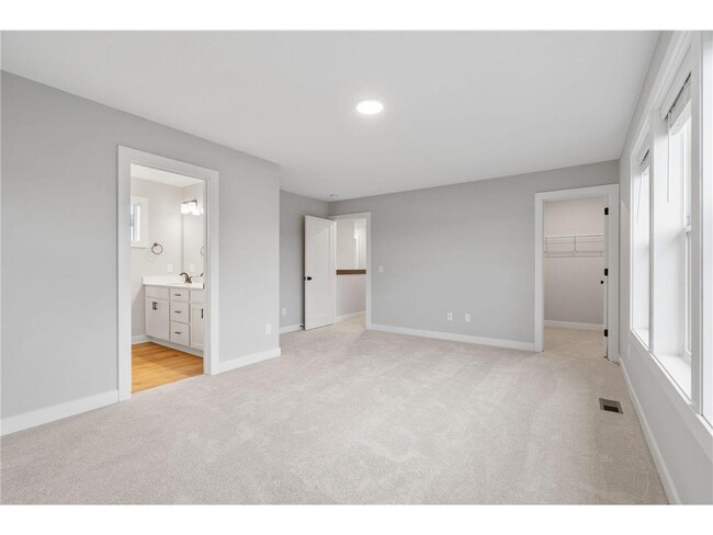 Building Photo - 13130 ISETTA CIR NE
