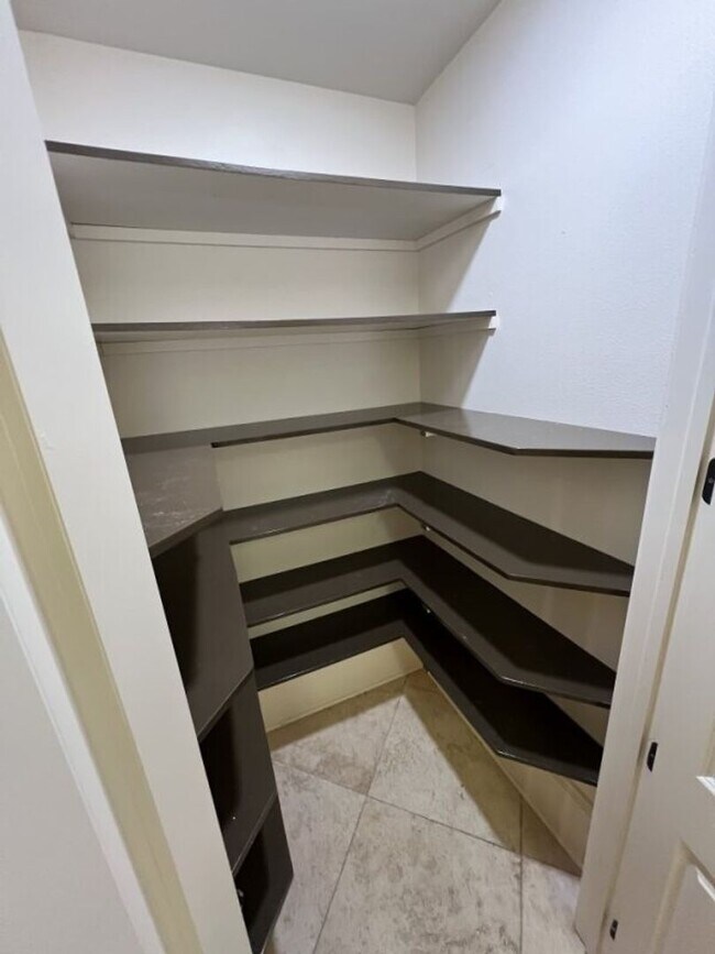 Building Photo - Elegant Two-Story Home with Outdoor Kitchen in Desirable Shadows Lake