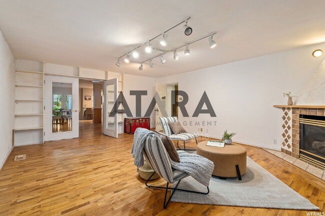 Building Photo - 1577 E Tomahawk Dr