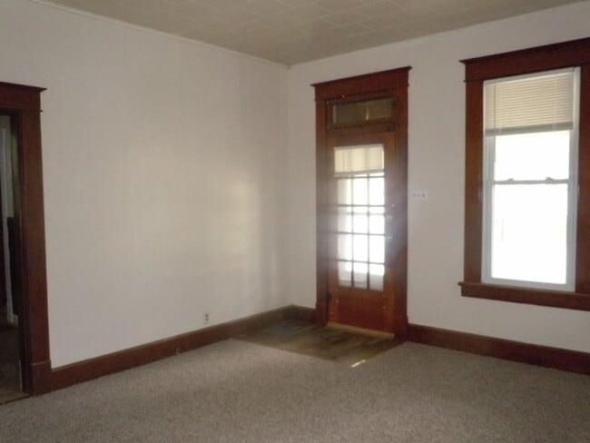 Building Photo - 3 Bedroom Home with Dishwasher in Collinsville!