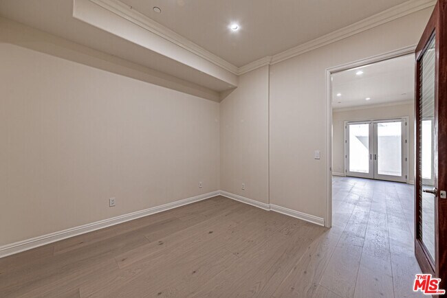 Building Photo - 143 N Arnaz Dr