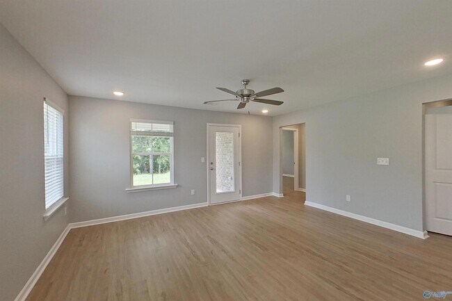 Building Photo - 664 June St