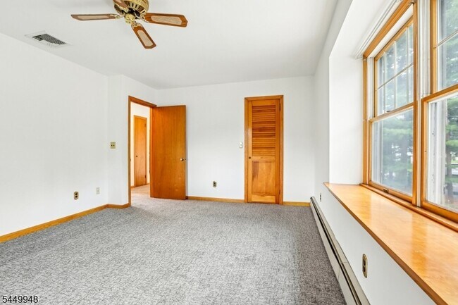 Building Photo - 488 Cedar Ln
