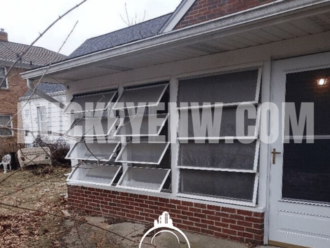 Building Photo - 3 Bed Home -Ottawa Neighborhood