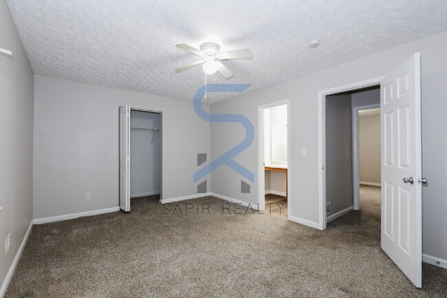 Building Photo - Move-In Ready & Freshly Updated – Stylish 2 Beds,2.5 Bath in the Heart of Cobb