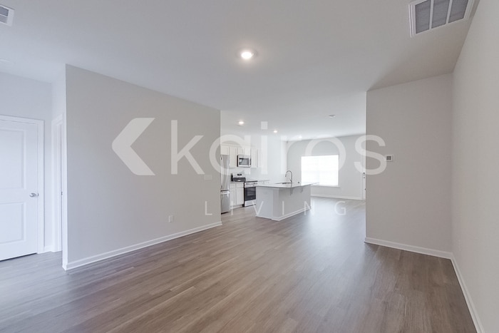 Building Photo - 2561 Banyan Cir