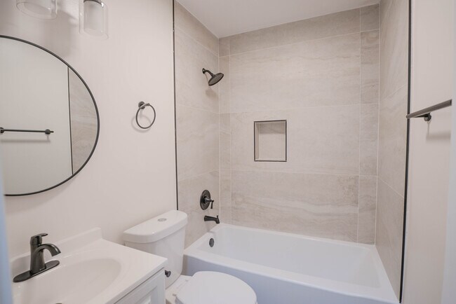 Building Photo - 821 W 167th St