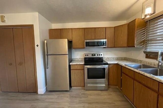 Building Photo - 601 Rizek Dr