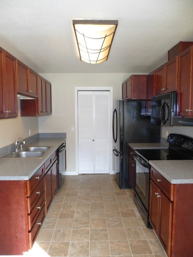 Building Photo - 9236 Emily Way