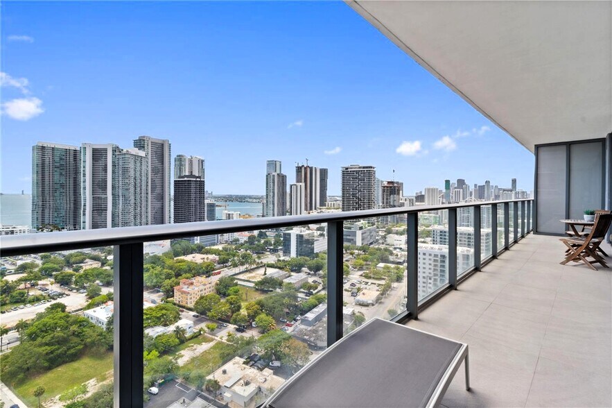 Building Photo - 121 NE 34th St