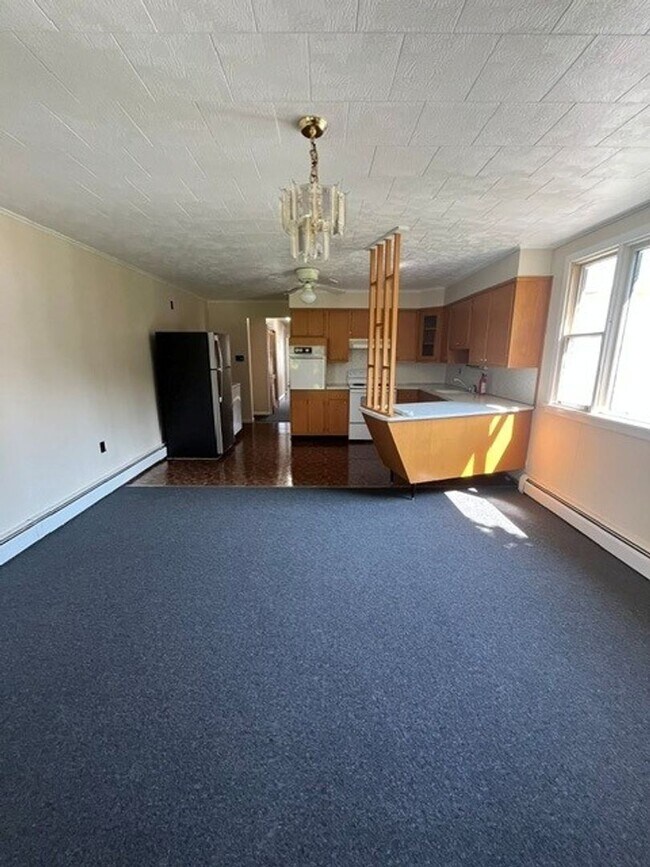 Building Photo - 3 bedroom 1 bathroom
