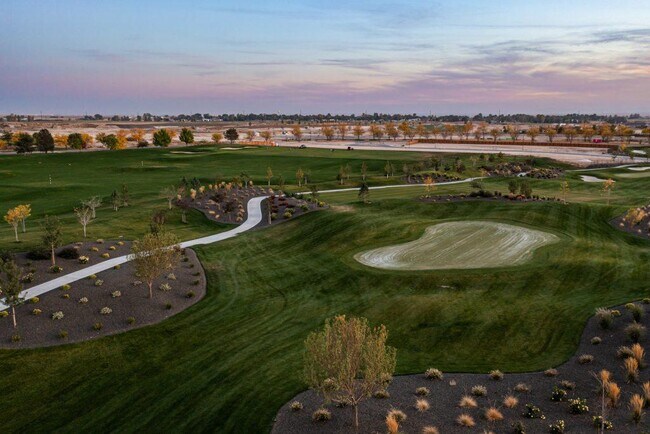 Building Photo - 1915 W Mulhuland Ct