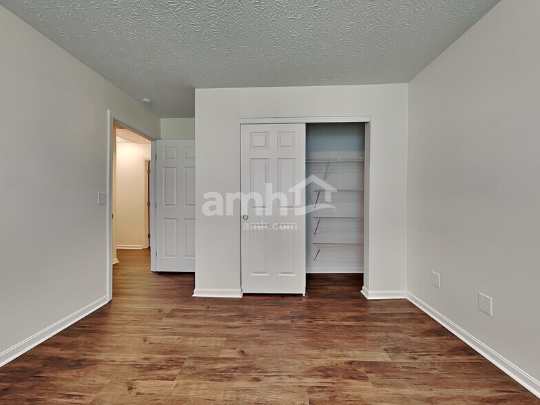 Building Photo - 3907 Little Creek Dr