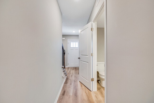 Building Photo - 511 Pine Dr