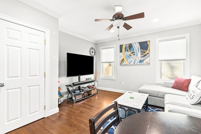 Building Photo - 32 Watts St