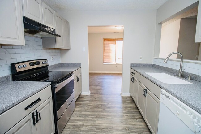 Building Photo - 2 Bedroom, 2 Bath Condo at Village Creek -...