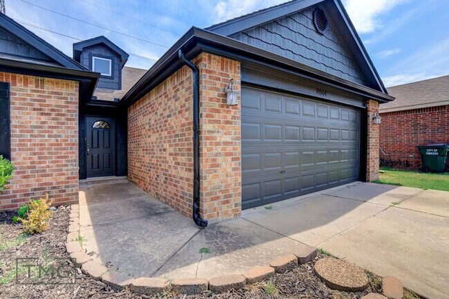 Building Photo - Open House 8/1/24 4pm-5pm! Great 3/2/2 in Owasso’s Lake Valley!
