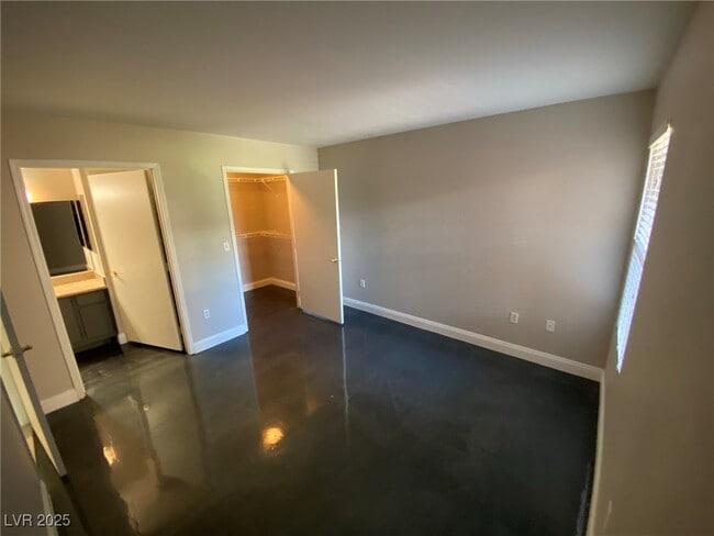 Building Photo - 555 E Silverado Ranch Blvd