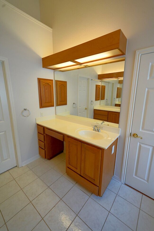 Building Photo - Beautifully Updated Home in Olympia Hills ...