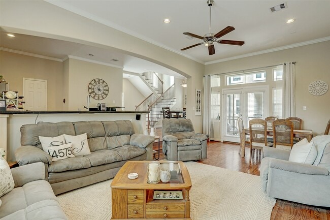 Building Photo - 936 W 26th St