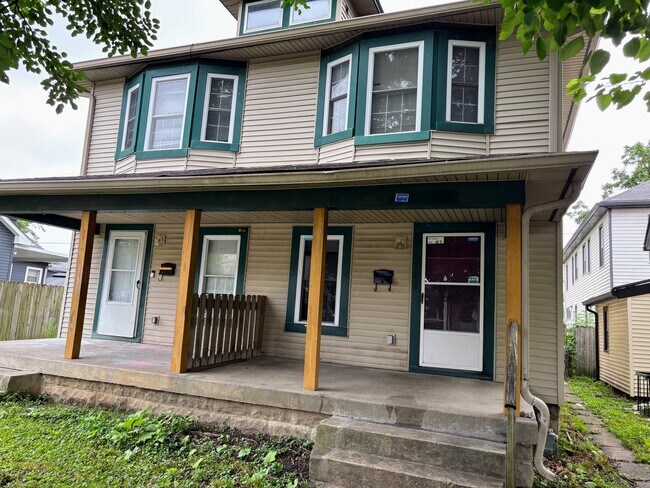 Primary Photo - 2305 N Kenwood Ave