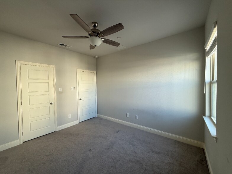 Building Photo - 12976 Jk Ojha St