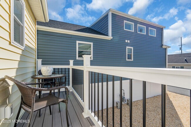 Building Photo - 101 W Cove Way