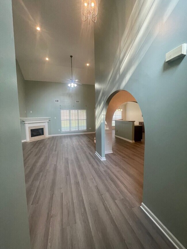 Building Photo - Available NOW in Snowden Grove Area!  3 BR...