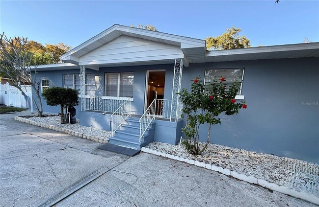 Building Photo - 748 Parkview Pl