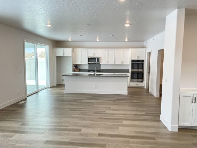 Building Photo - "Spacious 4-Bedroom Home on East Caldera Street with 2.5 Baths and 2,498 Sq Ft of Comfort in Meri...