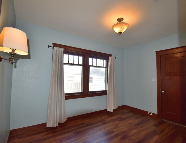 Building Photo - Beautiful Unique Home in Downtown Lebanon!