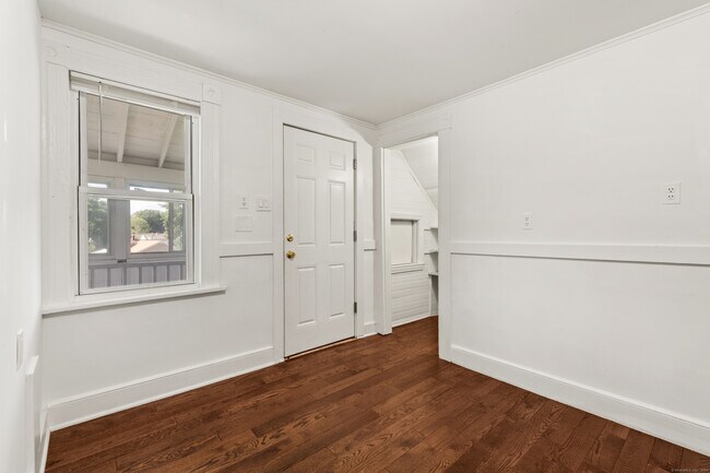 Building Photo - 314 Suburban Ave