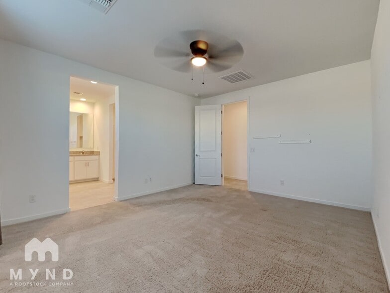 Building Photo - 9220 N 174th Ln
