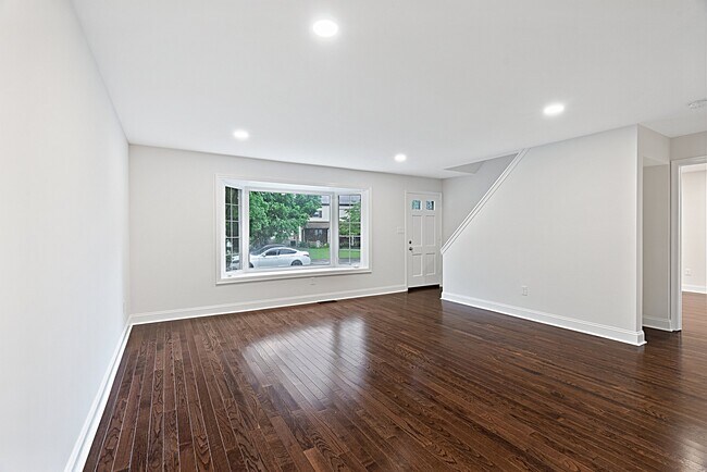 Building Photo - 409 Maiden Ln