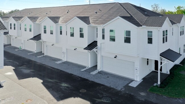 Building Photo - Brand New Craftsman Style Constructed Town...