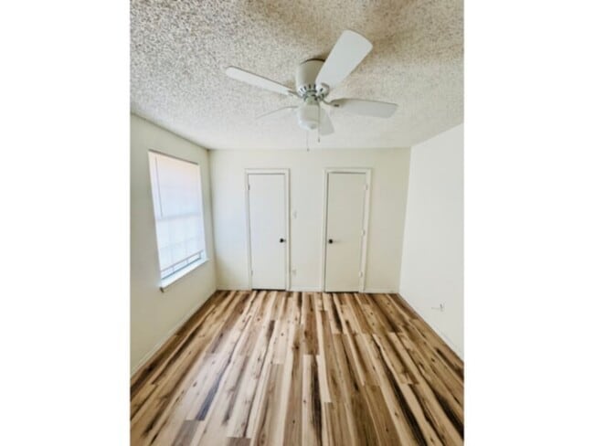 Building Photo - ***3 BEDROOM APARTMENT IN SEAGOVILLE*** - ...