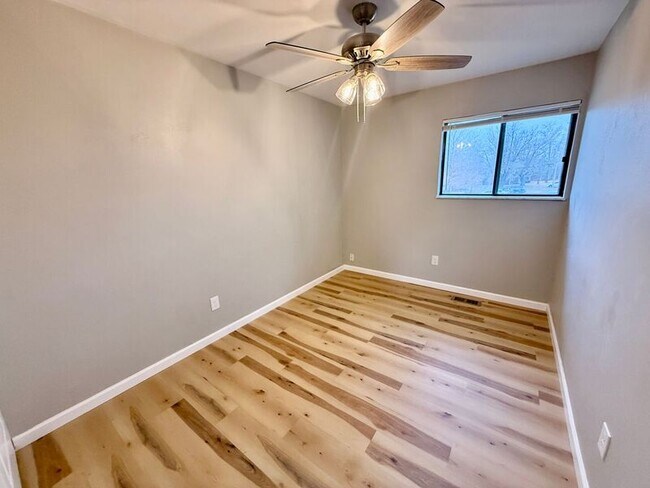 Building Photo - 204 W Wesley Dr