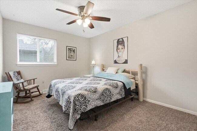 Building Photo - 1802-1804-1804 Juniper Dr