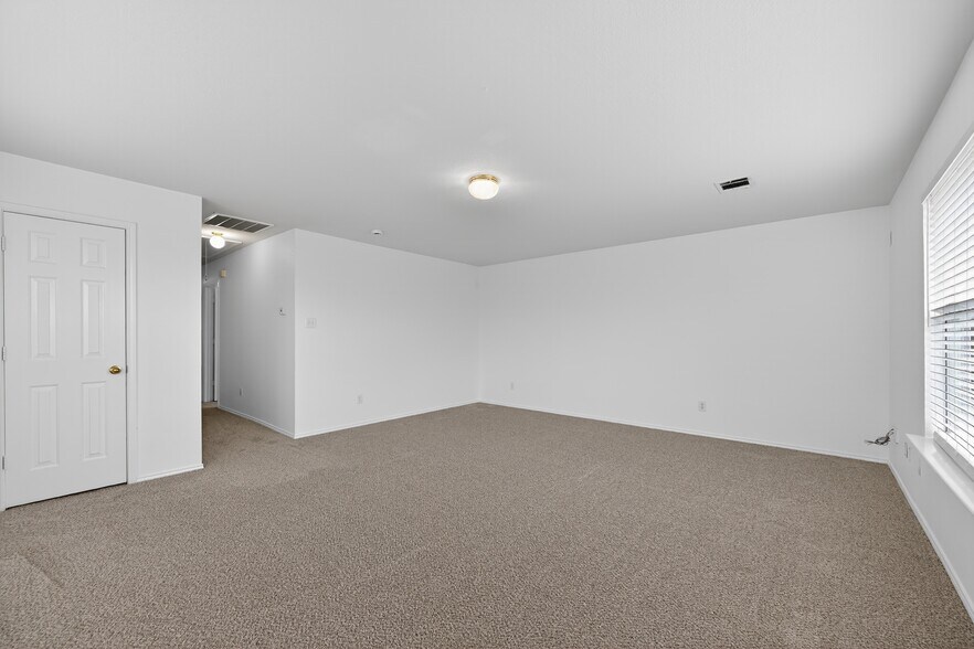 Building Photo - 2125 Elm Falls Pl