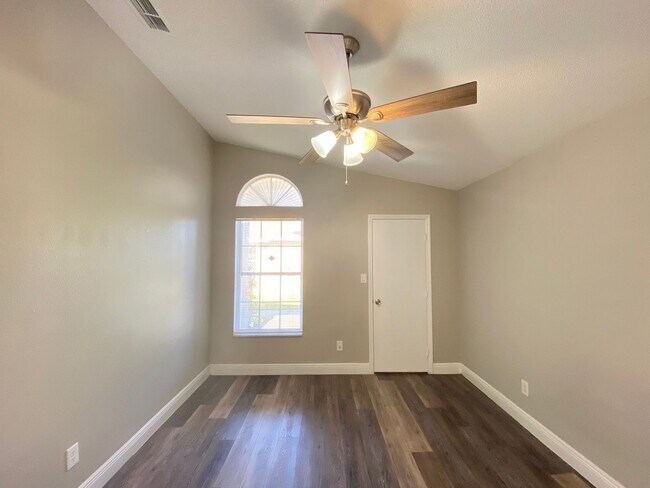 Building Photo - 2439 Harbor Town Dr