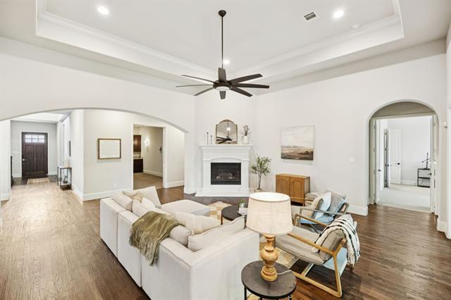 Building Photo - 204 Chisholm Trail